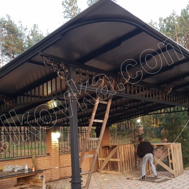Навіс для авто з елементами ковки