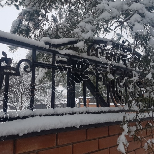 Кована огорожа