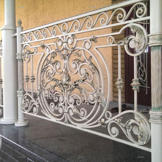 Огорожа кована