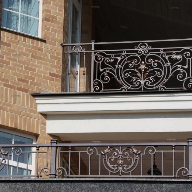 Коване балконний огорожу