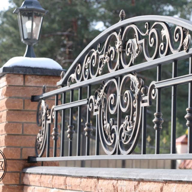 Кований верх паркану